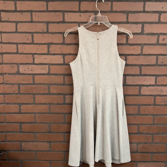 110-7 WhiteHouse Black Market grey zippered sleeveless dress size 4 basic - Picture 3 of 6